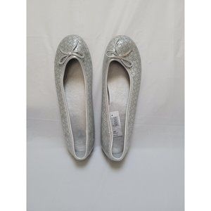 NWT VTG Disney Women's Flat Silver Slip On Shoes with Bow - Size 9 Mouse Ears